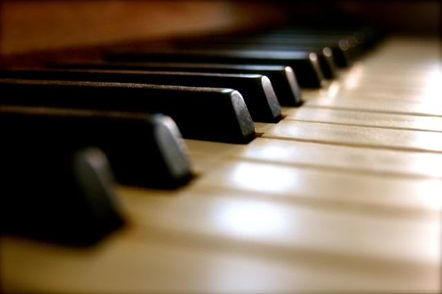 Sumber Bunyi Pada Piano Eldian Nilam